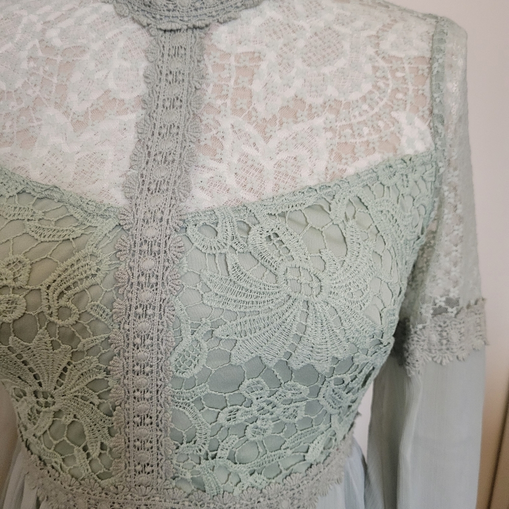 Chiffon dresd - Picture 3 of 3